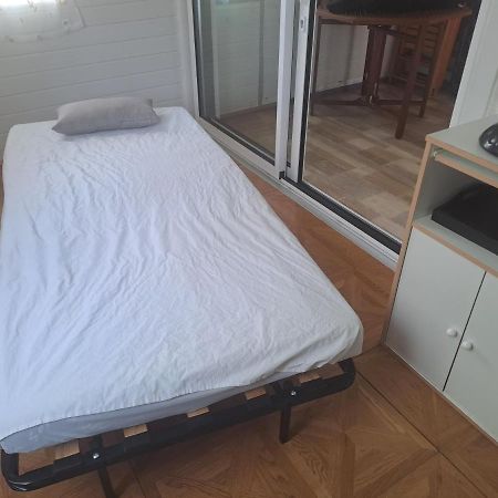 Hotel Chalet Pour 5 Personnes Equipe Sur Emplacement Privatif Dans Camping 4 Etoiles Appartenant Et Gere Par Un Particulier Foix Exterior foto