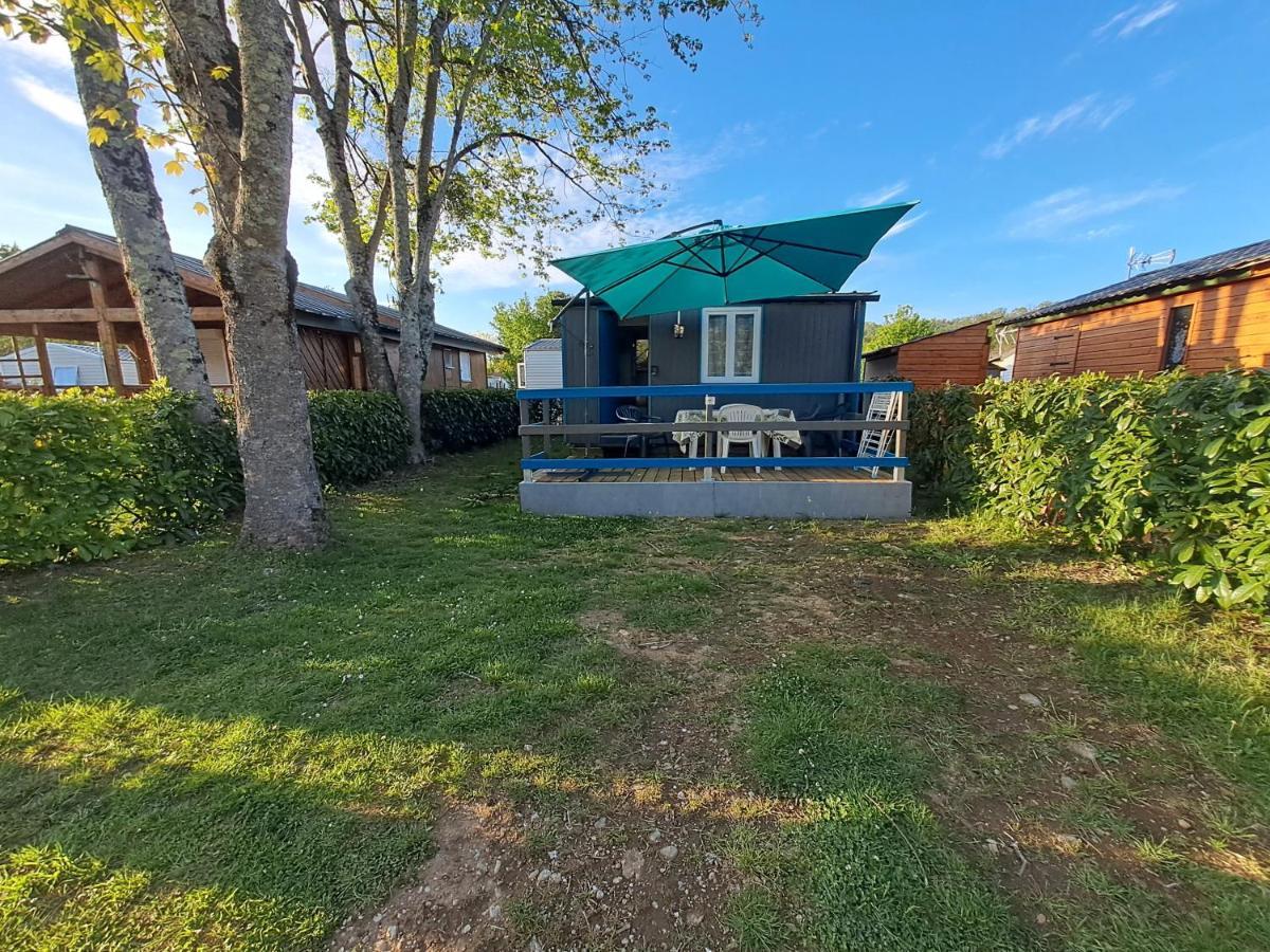 Hotel Chalet Pour 5 Personnes Equipe Sur Emplacement Privatif Dans Camping 4 Etoiles Appartenant Et Gere Par Un Particulier Foix Exterior foto
