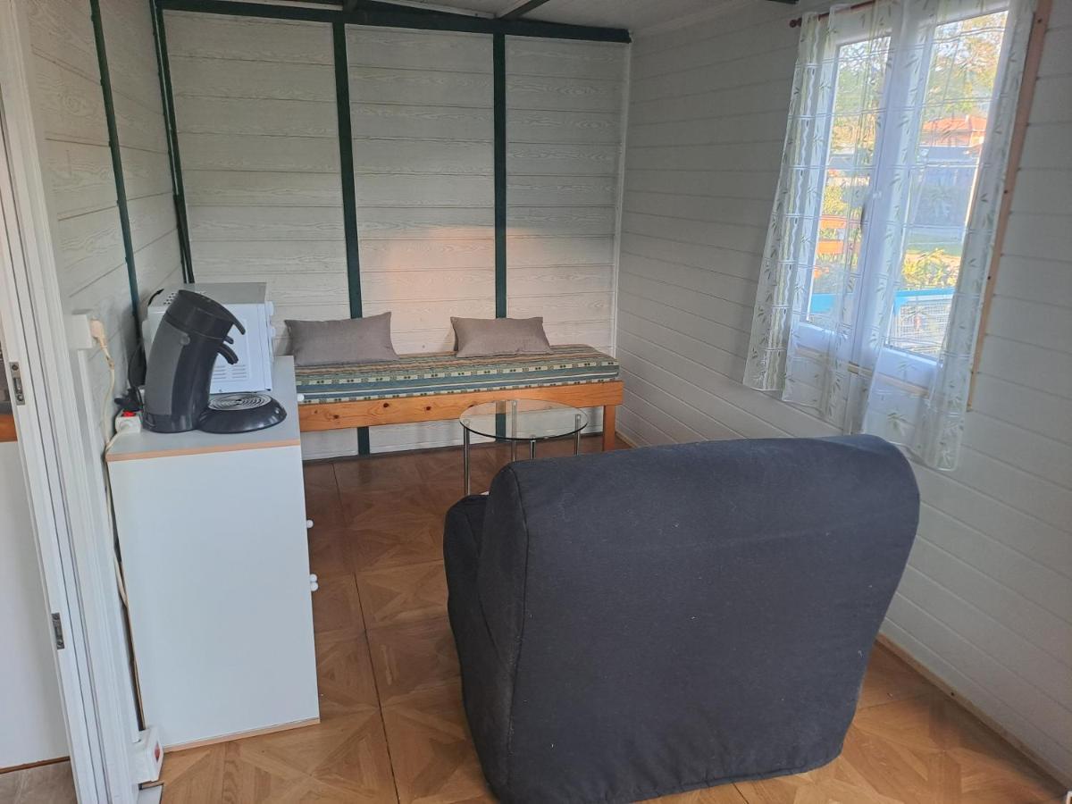 Hotel Chalet Pour 5 Personnes Equipe Sur Emplacement Privatif Dans Camping 4 Etoiles Appartenant Et Gere Par Un Particulier Foix Exterior foto