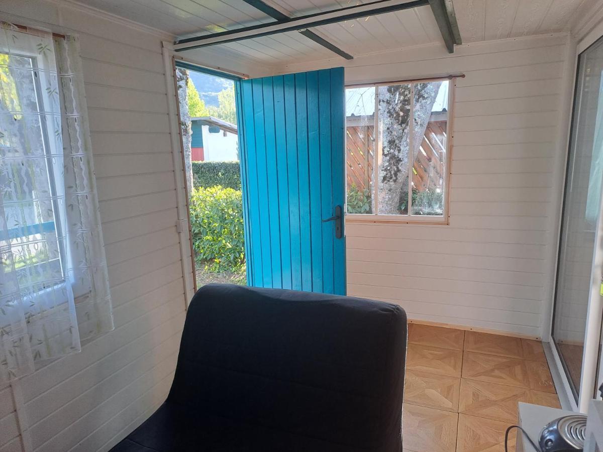 Hotel Chalet Pour 5 Personnes Equipe Sur Emplacement Privatif Dans Camping 4 Etoiles Appartenant Et Gere Par Un Particulier Foix Exterior foto