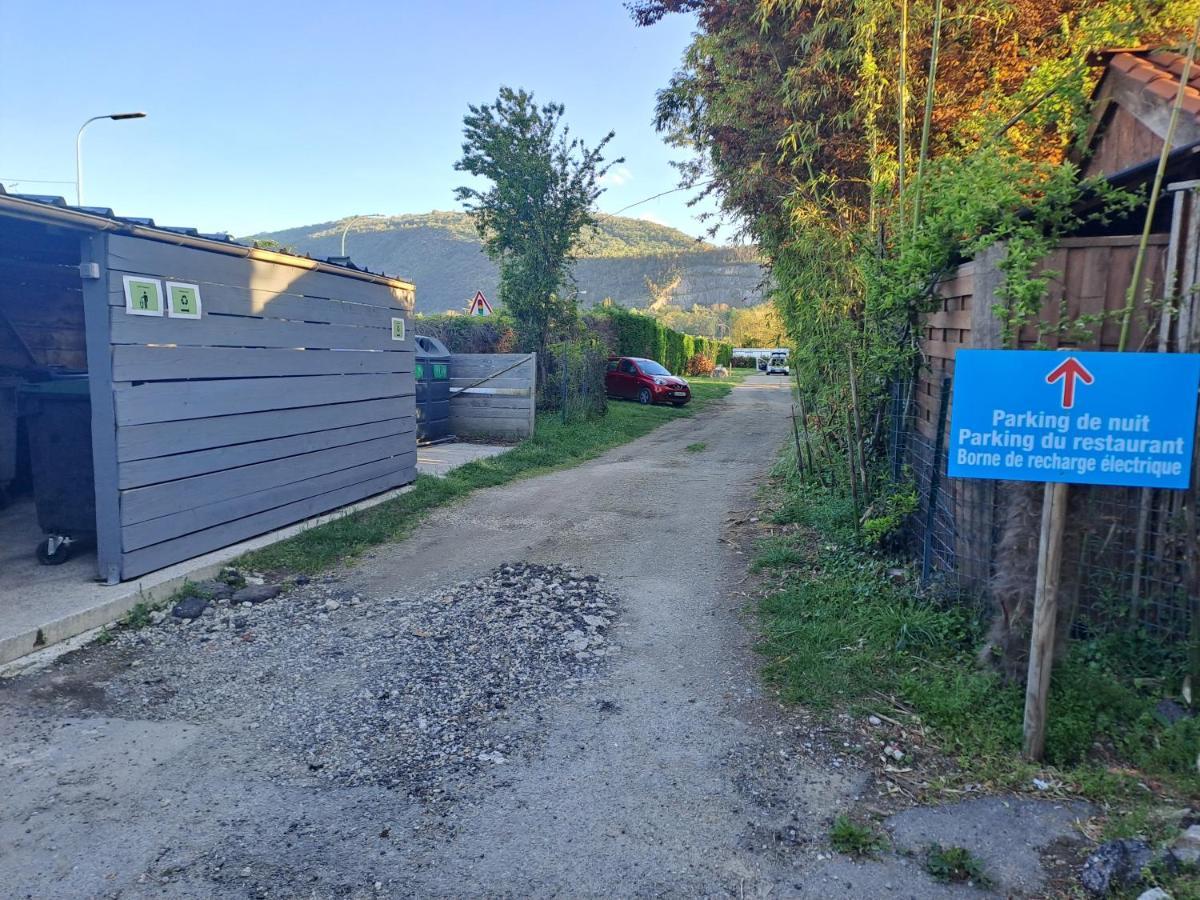 Hotel Chalet Pour 5 Personnes Equipe Sur Emplacement Privatif Dans Camping 4 Etoiles Appartenant Et Gere Par Un Particulier Foix Exterior foto