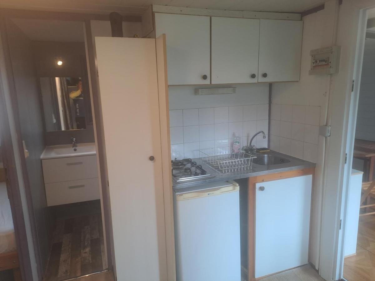 Hotel Chalet Pour 5 Personnes Equipe Sur Emplacement Privatif Dans Camping 4 Etoiles Appartenant Et Gere Par Un Particulier Foix Exterior foto