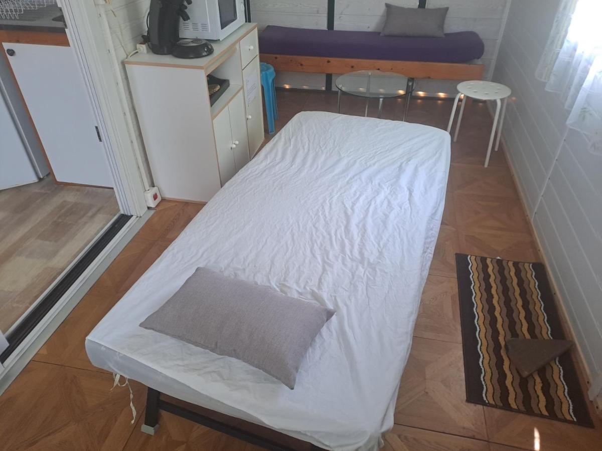 Hotel Chalet Pour 5 Personnes Equipe Sur Emplacement Privatif Dans Camping 4 Etoiles Appartenant Et Gere Par Un Particulier Foix Exterior foto